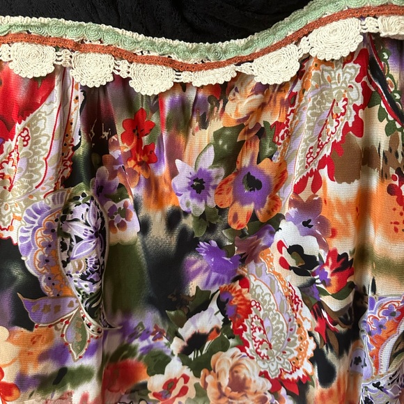 Floral Colorful Spring Summer V Neck Blouse Medium Crochet floral print tunic - Picture 4 of 12